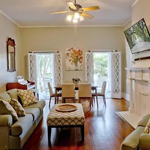 4* Bed & Breakfast Comfortable Escape In Historic Downtown